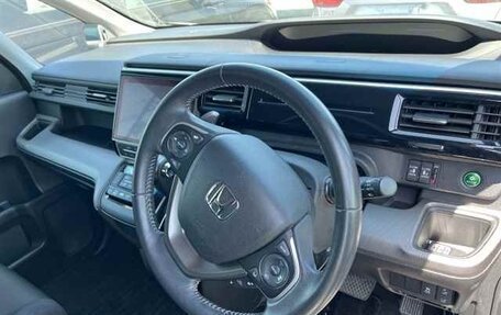 Honda Stepwgn IV, 2020 год, 1 860 000 рублей, 2 фотография