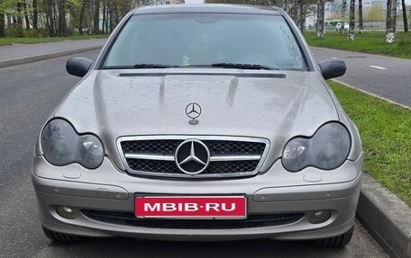 Mercedes-Benz C-Класс, 2006 год, 700 000 рублей, 1 фотография