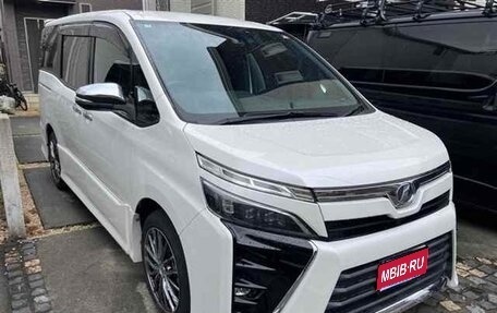 Toyota Voxy III, 2018 год, 2 300 000 рублей, 1 фотография