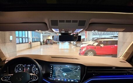 Volkswagen Touareg III, 2022 год, 4 800 000 рублей, 5 фотография