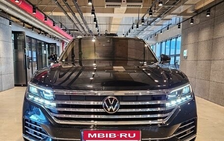 Volkswagen Touareg III, 2022 год, 4 800 000 рублей, 3 фотография