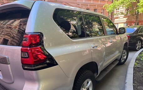 Toyota Land Cruiser Prado 150 рестайлинг 2, 2021 год, 6 200 000 рублей, 5 фотография
