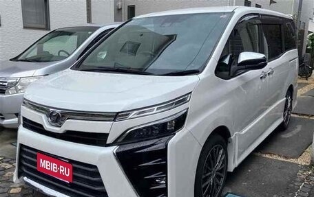 Toyota Voxy III, 2018 год, 2 300 000 рублей, 2 фотография