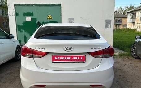 Hyundai Elantra V, 2013 год, 650 000 рублей, 2 фотография