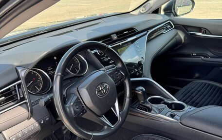 Toyota Camry, 2018 год, 3 350 000 рублей, 7 фотография
