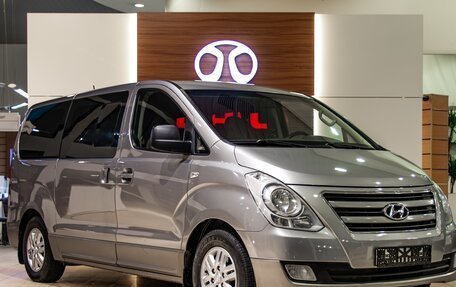 Hyundai H-1 II рестайлинг, 2017 год, 2 395 000 рублей, 3 фотография