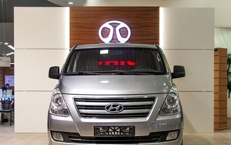 Hyundai H-1 II рестайлинг, 2017 год, 2 395 000 рублей, 2 фотография