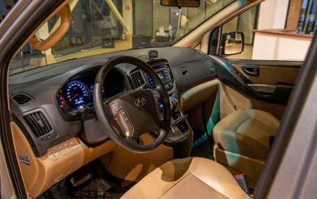 Hyundai H-1 II рестайлинг, 2017 год, 2 395 000 рублей, 9 фотография