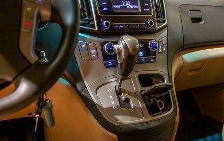 Hyundai H-1 II рестайлинг, 2017 год, 2 395 000 рублей, 14 фотография