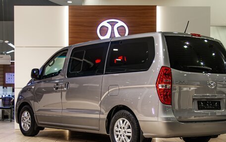 Hyundai H-1 II рестайлинг, 2017 год, 2 395 000 рублей, 4 фотография