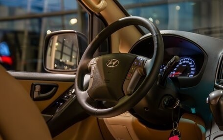 Hyundai H-1 II рестайлинг, 2017 год, 2 395 000 рублей, 13 фотография