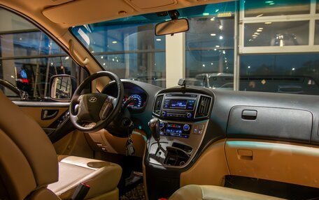 Hyundai H-1 II рестайлинг, 2017 год, 2 395 000 рублей, 16 фотография