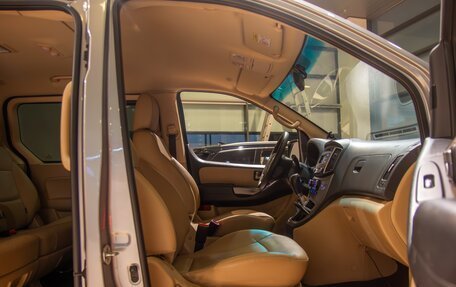 Hyundai H-1 II рестайлинг, 2017 год, 2 395 000 рублей, 17 фотография