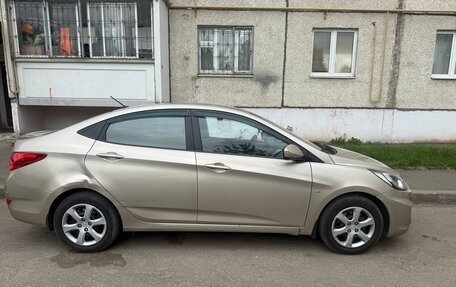 Hyundai Solaris II рестайлинг, 2011 год, 700 000 рублей, 5 фотография