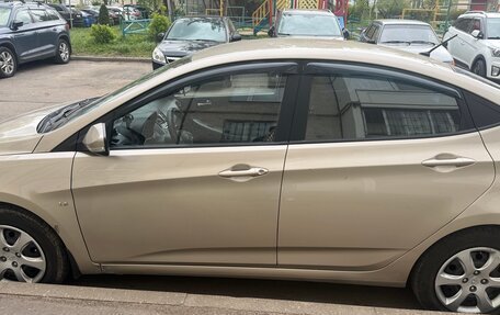 Hyundai Solaris II рестайлинг, 2011 год, 700 000 рублей, 2 фотография
