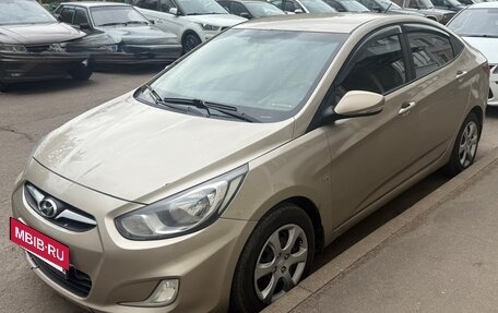 Hyundai Solaris II рестайлинг, 2011 год, 700 000 рублей, 6 фотография