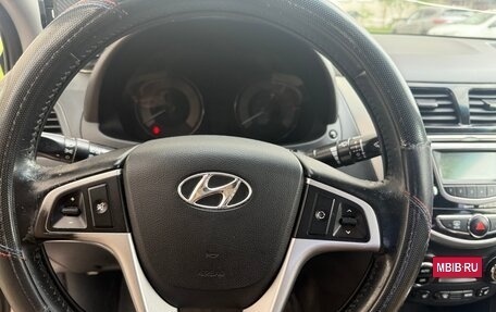 Hyundai Solaris II рестайлинг, 2011 год, 700 000 рублей, 13 фотография