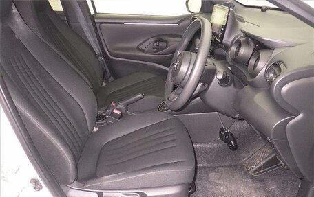 Toyota Yaris, 2021 год, 1 240 000 рублей, 6 фотография