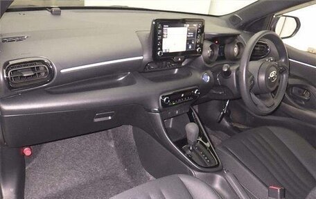 Toyota Yaris, 2021 год, 1 240 000 рублей, 5 фотография