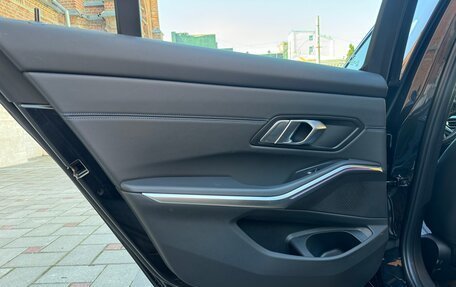 BMW 3 серия, 2020 год, 3 900 000 рублей, 28 фотография