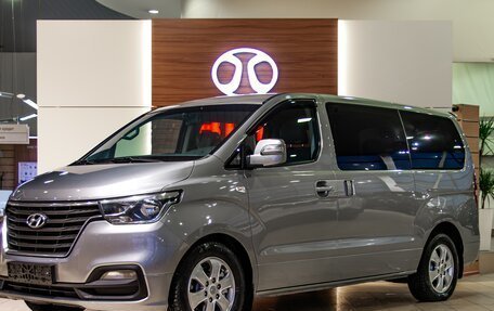 Hyundai Grand Starex Grand Starex I рестайлинг 2, 2018 год, 3 095 000 рублей, 1 фотография