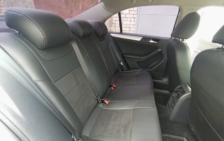 Volkswagen Jetta VI, 2017 год, 1 500 000 рублей, 11 фотография