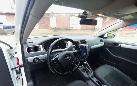 Volkswagen Jetta VI, 2017 год, 1 500 000 рублей, 14 фотография