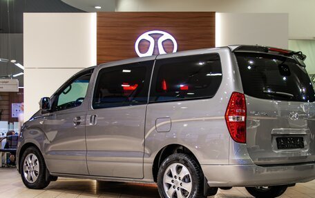 Hyundai Grand Starex Grand Starex I рестайлинг 2, 2018 год, 3 095 000 рублей, 4 фотография