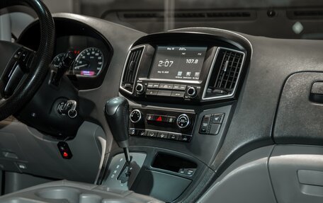 Hyundai Grand Starex Grand Starex I рестайлинг 2, 2018 год, 3 095 000 рублей, 14 фотография