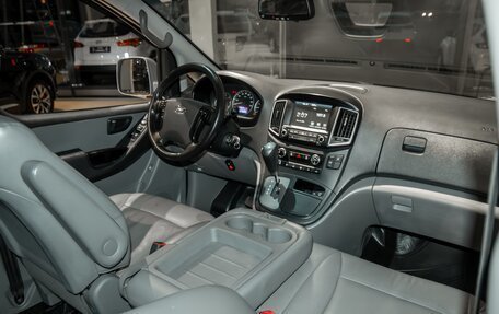 Hyundai Grand Starex Grand Starex I рестайлинг 2, 2018 год, 3 095 000 рублей, 16 фотография