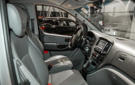 Hyundai Grand Starex Grand Starex I рестайлинг 2, 2018 год, 3 095 000 рублей, 17 фотография