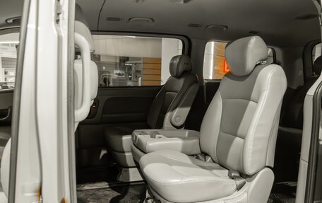 Hyundai Grand Starex Grand Starex I рестайлинг 2, 2018 год, 3 095 000 рублей, 18 фотография