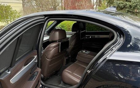 BMW 7 серия, 2014 год, 2 750 000 рублей, 19 фотография