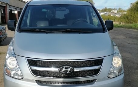 Hyundai Grand Starex Grand Starex I рестайлинг 2, 2010 год, 1 350 000 рублей, 2 фотография