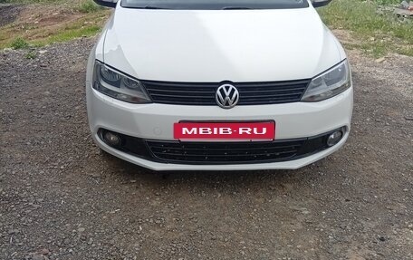 Volkswagen Jetta VI, 2013 год, 850 000 рублей, 3 фотография
