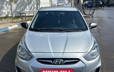 Hyundai Solaris II рестайлинг, 2011 год, 780 000 рублей, 3 фотография