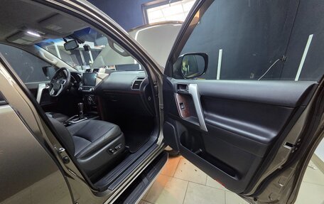 Toyota Land Cruiser Prado 150 рестайлинг 2, 2017 год, 4 600 000 рублей, 9 фотография