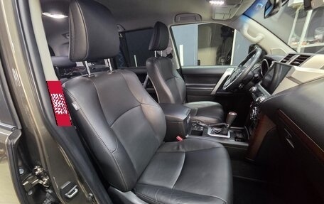 Toyota Land Cruiser Prado 150 рестайлинг 2, 2017 год, 4 600 000 рублей, 8 фотография