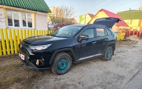 Toyota RAV4, 2019 год, 2 500 000 рублей, 5 фотография