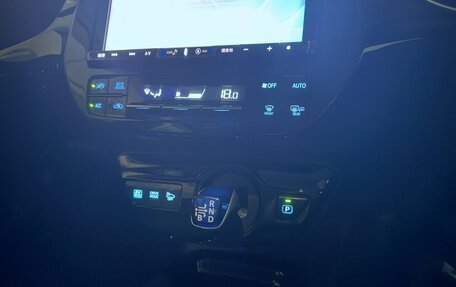 Toyota Prius IV XW50, 2018 год, 1 999 999 рублей, 16 фотография