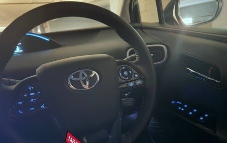 Toyota Prius IV XW50, 2018 год, 1 999 999 рублей, 17 фотография