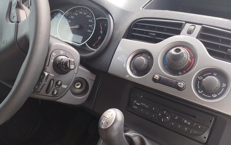 Renault Kangoo II рестайлинг, 2011 год, 900 000 рублей, 7 фотография