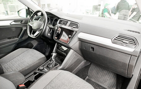 Volkswagen Tiguan II, 2021 год, 3 253 000 рублей, 13 фотография