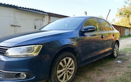 Volkswagen Jetta VI, 2011 год, 800 000 рублей, 2 фотография