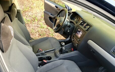 Volkswagen Jetta VI, 2011 год, 800 000 рублей, 5 фотография