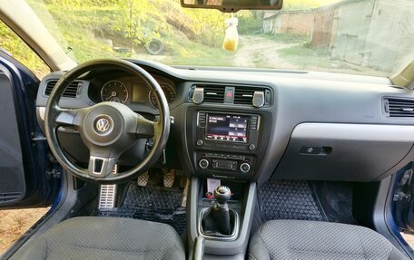 Volkswagen Jetta VI, 2011 год, 800 000 рублей, 6 фотография