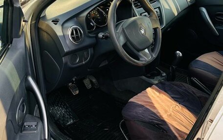 Renault Logan II, 2018 год, 789 990 рублей, 2 фотография