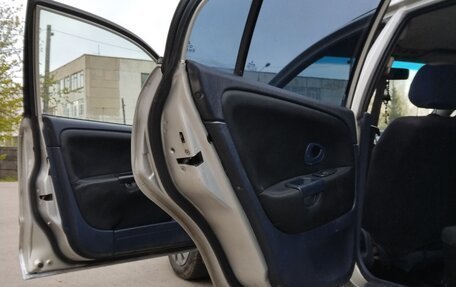 Mitsubishi Carisma I, 2000 год, 175 000 рублей, 11 фотография