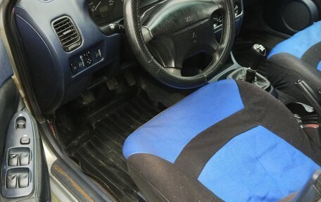 Mitsubishi Carisma I, 2000 год, 175 000 рублей, 13 фотография