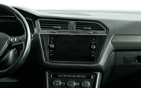 Volkswagen Tiguan II, 2018 год, 2 385 000 рублей, 14 фотография